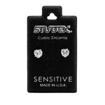 تحميل الصورة إلى عارض المعرض، أقراط أذن من الفولاذ المقاوم للصدأ على شكل قلب مرصعة بالزركونيا المكعبة مقاس 5*5 مم، خالية من مسببات الحساسية